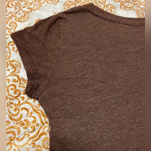 Graphic cotton tee T-shirt (Y2K) brown & metallic gold print - size: small - Picture 6 of 9